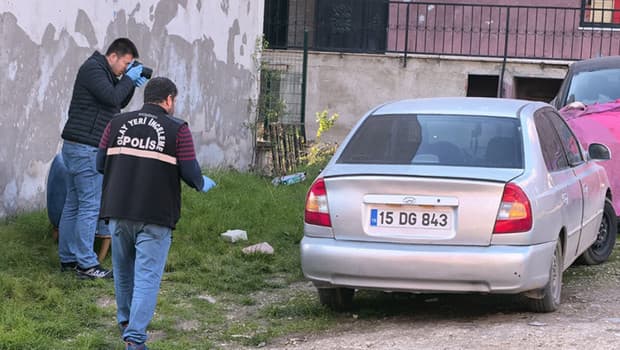 Kiralık otomobil, kurşun yağmuruna tutuldu