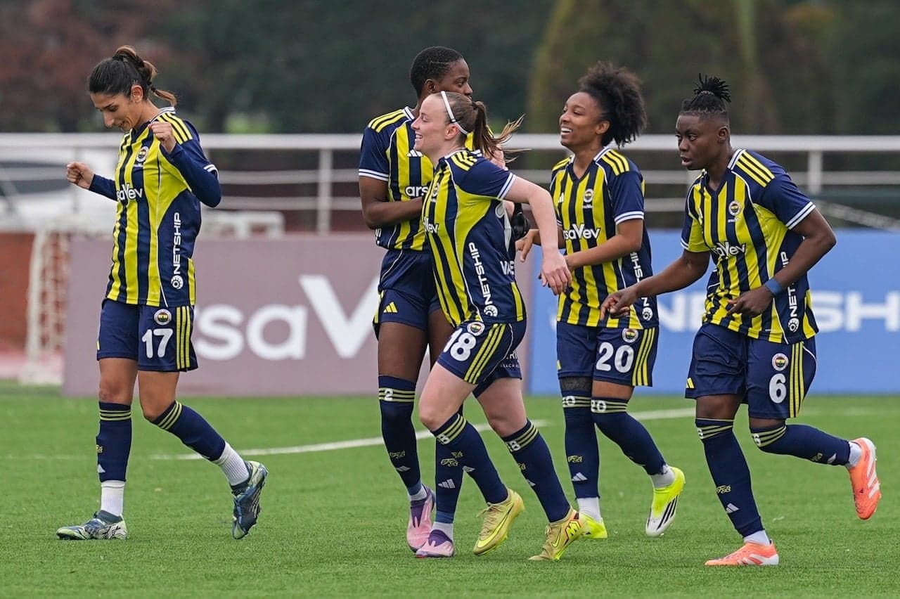 Fenerbahçe, Beşiktaş Derbisinde Güldü